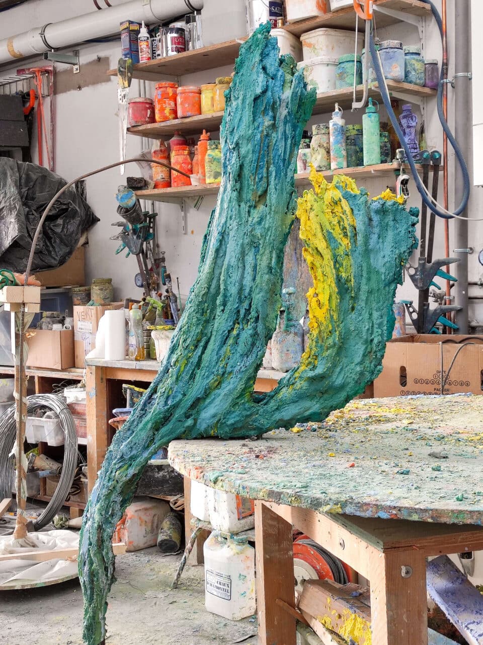 Hors bord 6 (la baigneuse) 132x48x15 cm mortiers de chaux colorés 2022