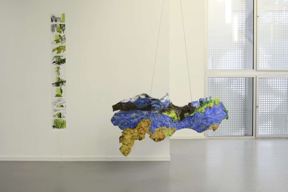 Trafic extrême 182x78x48cm mortiers de chaux colorés métal 2021 Sapec, série de 11 dessins 21x15cm pastel gras